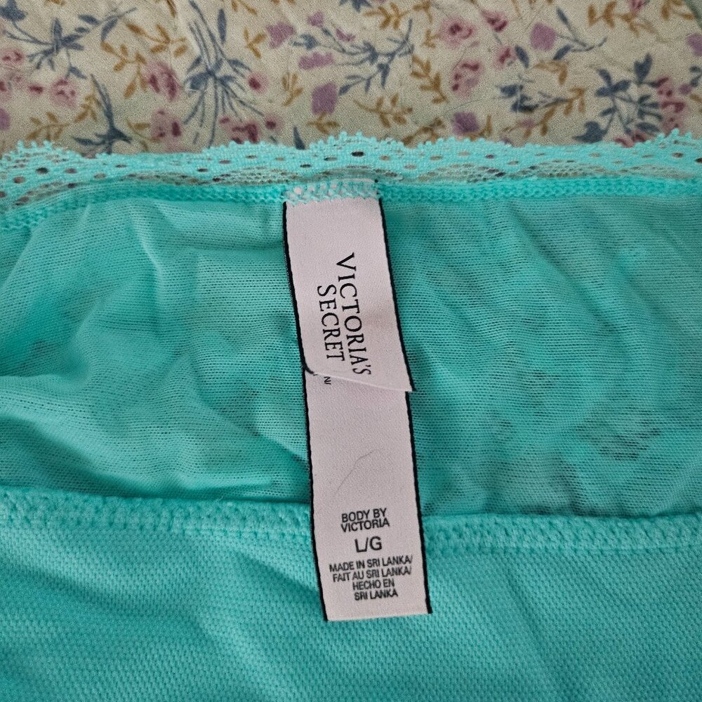 Victoria Secret Lace Bralette - Picture 4 of 5